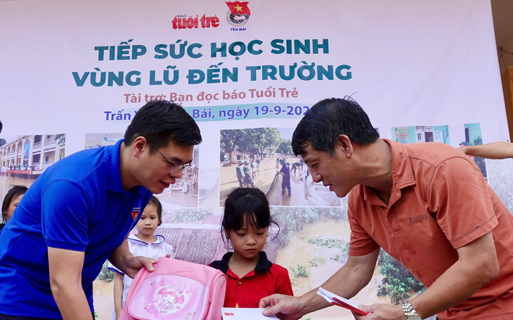 ‘Xe đạp bị mái tôn rơi vào hỏng, em mong có chiếc xe mới để hai chị em đến trường’ - Ảnh 11.