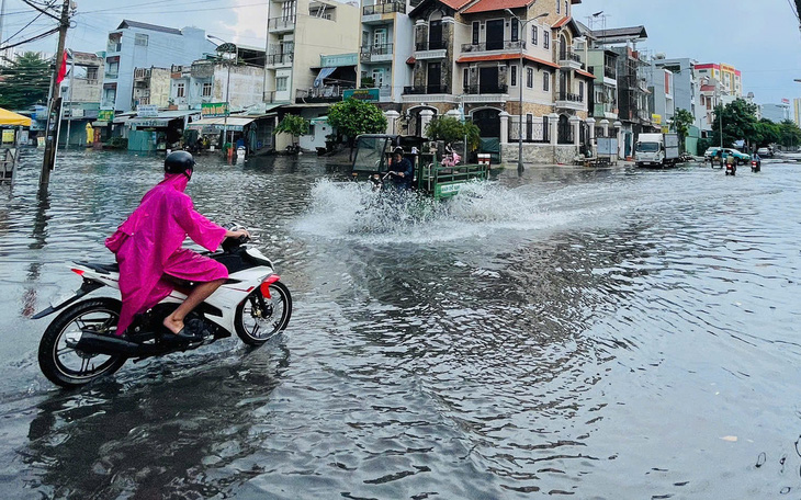 Mây dông từ biển “đang trôi” vào, Khánh Hòa tới TP.HCM sắp mưa lớn - Ảnh 2.