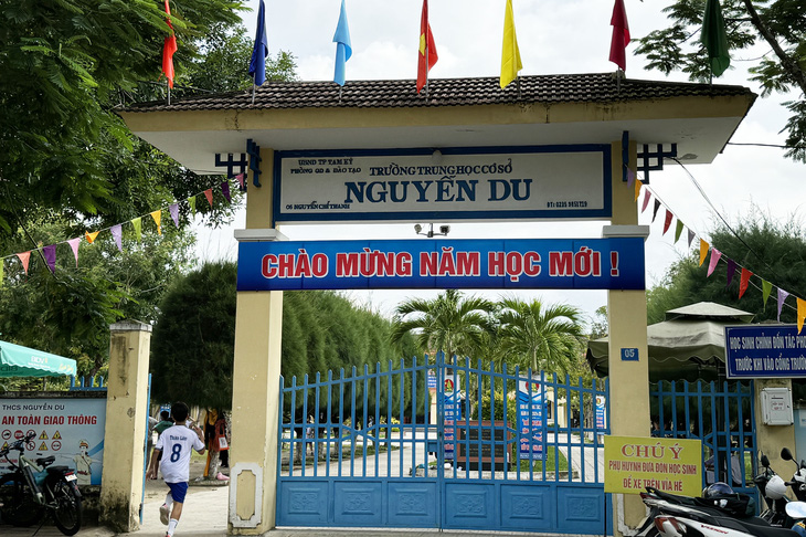 Phụ huynh xông vào lớp đánh học sinh lớp 8 - Ảnh 1.