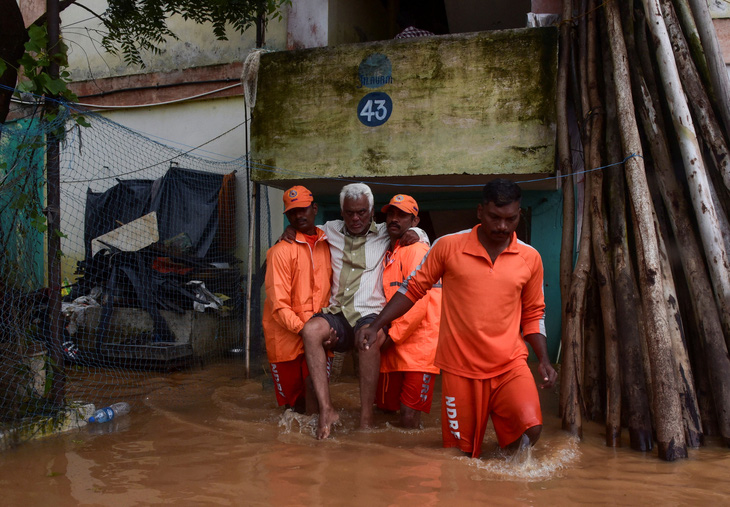 2024-09-05t134758z1169019459rc2au9a3kfnrrtrmadp3asia-weather-india-floods-172735983746269173126.jpg