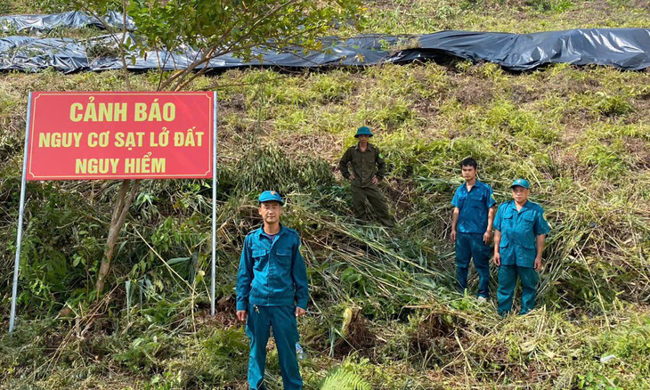 Bắc Giang: Liên tiếp phát hiện vết nứt nguy cơ sạt lở, có vết chừng 1km - Ảnh 1.