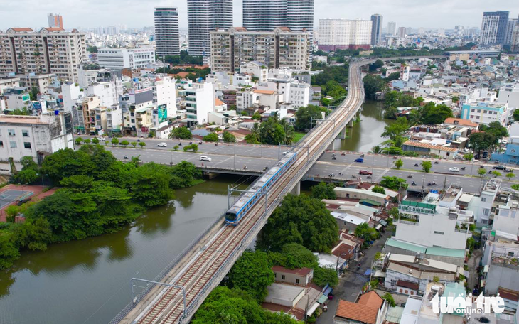 Metro số 1 bắt đầu vận hành giống như chạy thương mại, hơn 4 phút một chuyến - Ảnh 2.