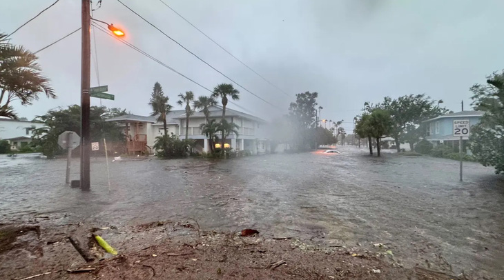 Bão Helene đổ bộ vào Florida với sức tàn phá 'thảm khốc' - Ảnh 3.