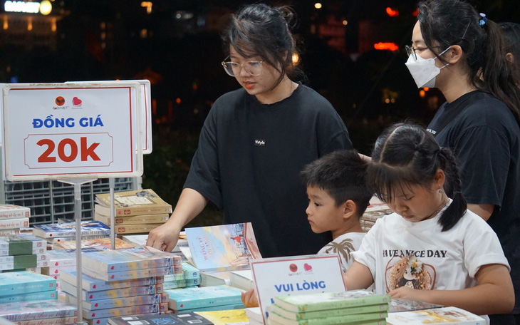 Phát triển văn hoá đọc để xây dựng người Hà Nội thanh lịch, văn minh - Ảnh 1.