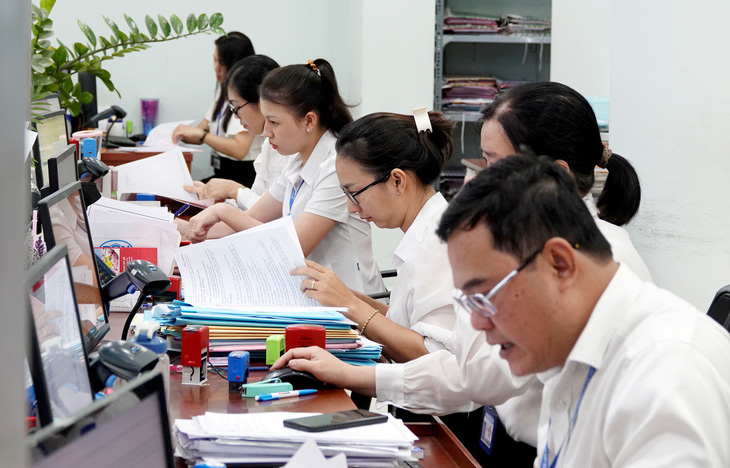 Trung tâm phục vụ hành chính công TP.HCM: Một đầu mối, dân đến cửa nào cũng được - Ảnh 2.