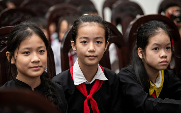 Học sinh vùng lũ Phú Thọ: 'Sách vở ném lên lò gạch vẫn còn, nhưng nhà em đã bị lũ cuốn trôi' - Ảnh 9.