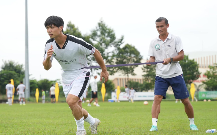 Công Phượng: 'Tôi sẽ nỗ lực hết mình để đưa CLB Trường Tươi Bình Phước lên V-League' - Ảnh 4.