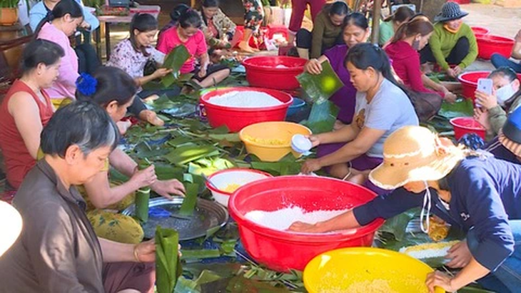 Bánh tét, 'cánh tay' cứu trợ đồng bào vùng lũ, lọt top 100 món ăn từ đậu ngon nhất - Ảnh 3.