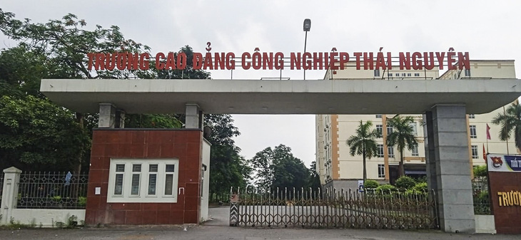 Nhiều học sinh Trường cao đẳng Công nghiệp Thái Nguyên nhập viện, 1 em chết - Ảnh 1.