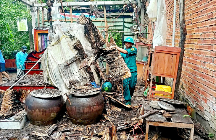 Mưa, dông lốc làm sập 4 căn nhà ở Kiên Giang - Ảnh 1.