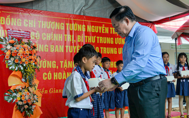 Trưởng Ban Tuyên giáo Trung ương kiểm tra công tác khắc phục hậu quả mưa lũ tại Mộc Châu - Ảnh 7.