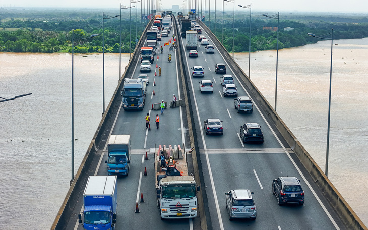 ‘Né’ cầu Long Thành trong thời gian sửa, ôtô kẹt dài đường vô phà Cát Lái - Ảnh 12.