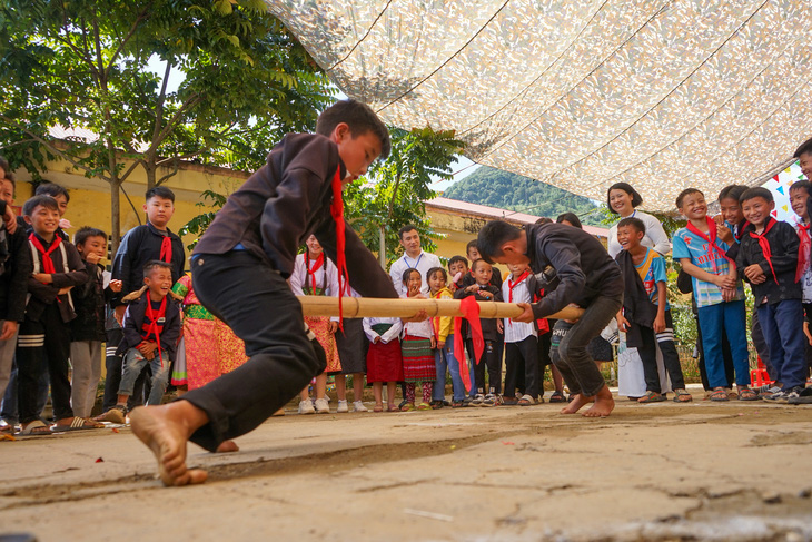 Lễ khai giảng không hoa, không bài phát biểu, chỉ có tình thầy trò - Ảnh 9.