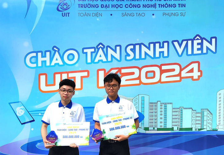 51 học sinh giỏi quốc gia trúng tuyển vào một trường đại học, nhiều em được học bổng 'khủng' - Ảnh 2.