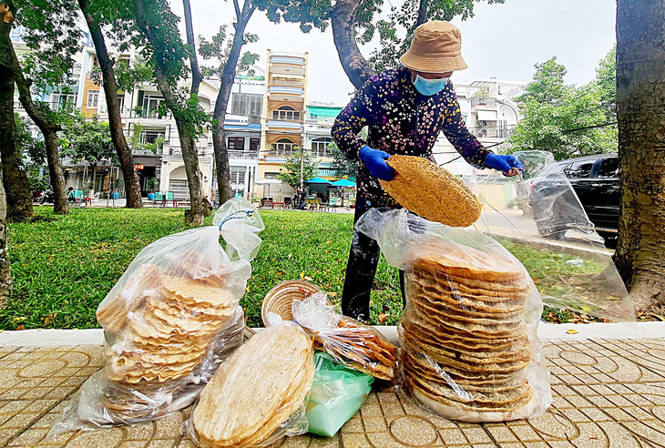 Quang gánh giữa thành phố - Ảnh 2.