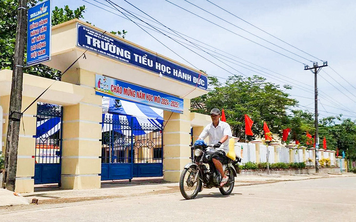 Phụ huynh tố cáo hiệu trưởng, đòi trả giấy khen học sinh xuất sắc của con cho trường - Ảnh 5.