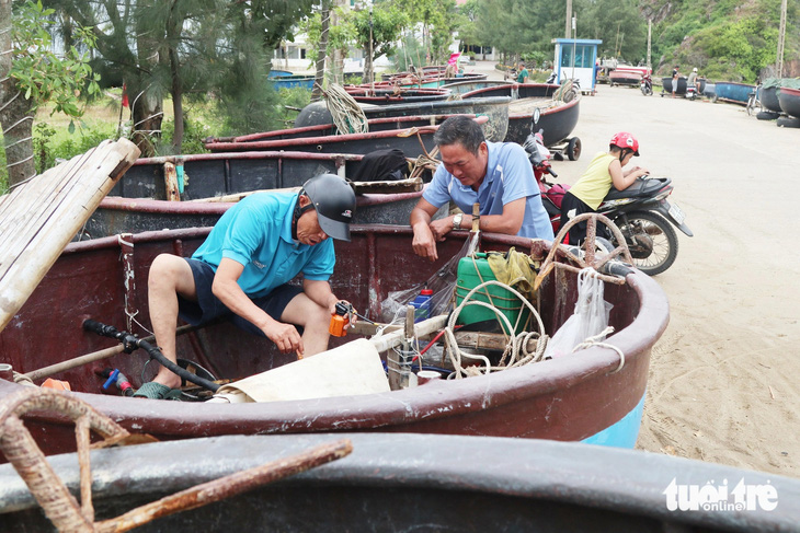 Người dân Nghệ An hối hả chống siêu bão Yagi - Ảnh 7.