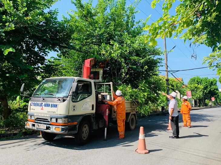 Tổng công ty Điện lực miền Bắc sẵn sàng các phương án phòng chống bão Yagi - Ảnh 2.