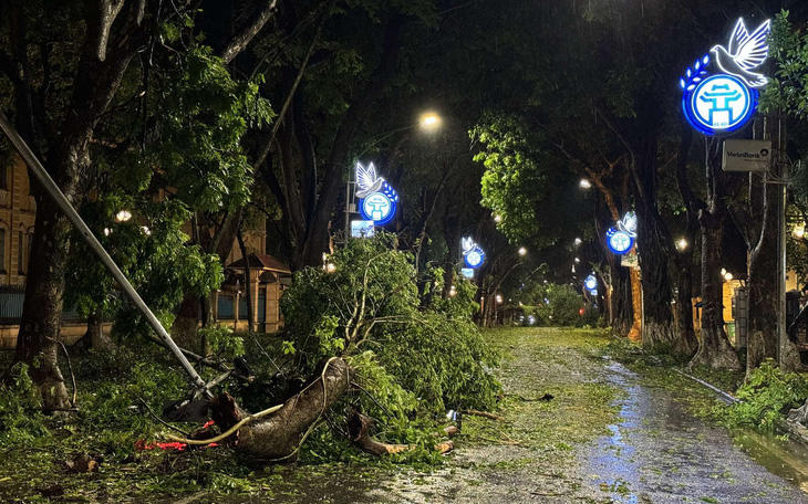 Bí thư Hà Nội: Bão số 3 suy yếu nhưng thời tiết những ngày tới vẫn rất đáng lo ngại - Ảnh 1.