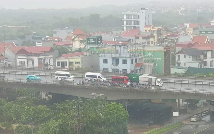 Chia chỗ ở, chắn gió cho người khó khăn trong bão số 3 - Ảnh 3.