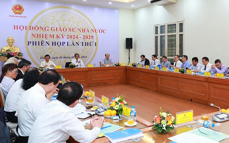 Nhiều lãnh đạo trường đại học được đề nghị xét công nhận giáo sư, phó giáo sư - Ảnh 6.