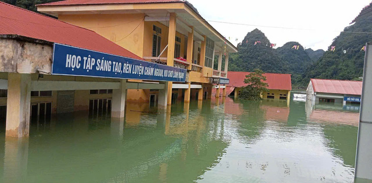 Bộ Giáo dục và Đào tạo yêu cầu các địa phương chủ động cho học sinh nghỉ học tránh bão số 3 - Ảnh 1.