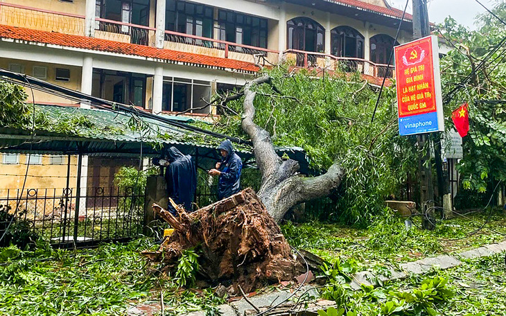 Nhiều trường đại học tiếp tục cho sinh viên nghỉ học, học trực tuyến sau bão Yagi - Ảnh 2.