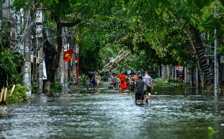 Lũ sông Hồng dâng cao, dân Yên Bái chạy lụt trong đêm - Ảnh 7.