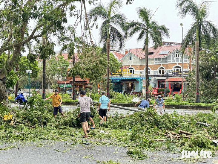 Hải Phòng nhiều nơi ngập nặng, Bắc Giang mất điện diện rộng sau bão - Ảnh 6.