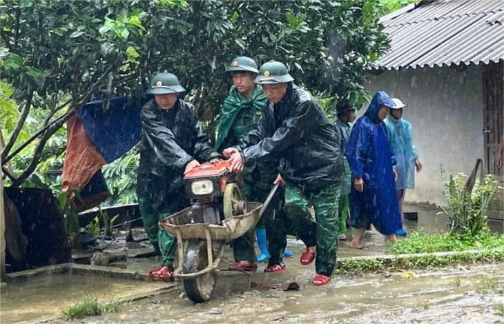 Thanh Hóa sơ tán gần 300 hộ dân để tránh sạt lở do mưa bão - Ảnh 1.