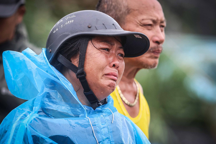 Sau bão số 3: người dân Quảng Ninh bật khóc nhìn tài sản mất trắng trôi theo dòng nước  - Ảnh 1.