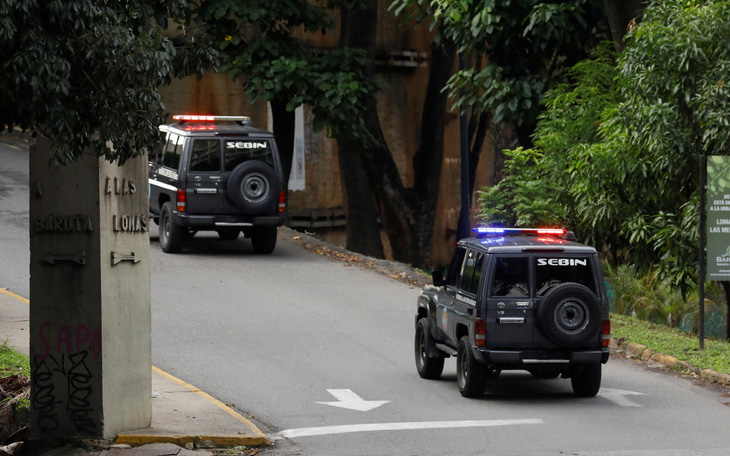 Venezuela thu hàng trăm khẩu súng, bắt nhóm nước ngoài âm mưu lật đổ chính quyền - Ảnh 2.