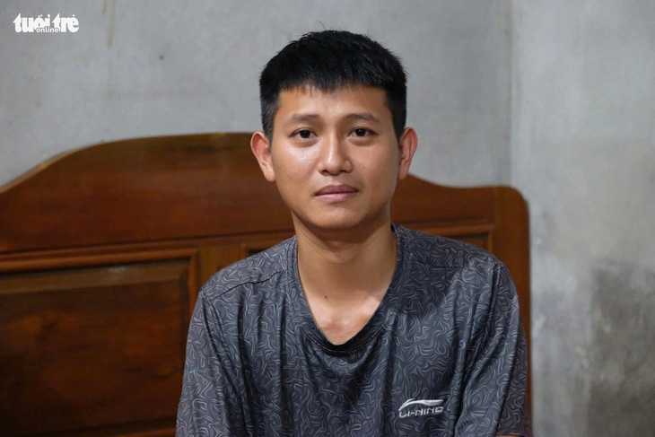 ‘Người hùng’ kể lại chuyện cứu người rơi xuống sông ở vụ sập cầu Phong Châu - Ảnh 1. ‘Người hùng’ kể lại chuyện cứu người rơi xuống sông ở vụ sập cầu Phong Châu - Ảnh 1.