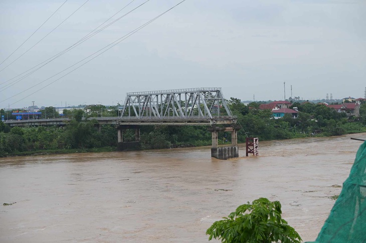 KHẨN: Công an tìm người bị nạn, tung tích, thông tin nạn nhân ở vụ sập cầu Phong Châu, Phú Thọ - Ảnh 1.