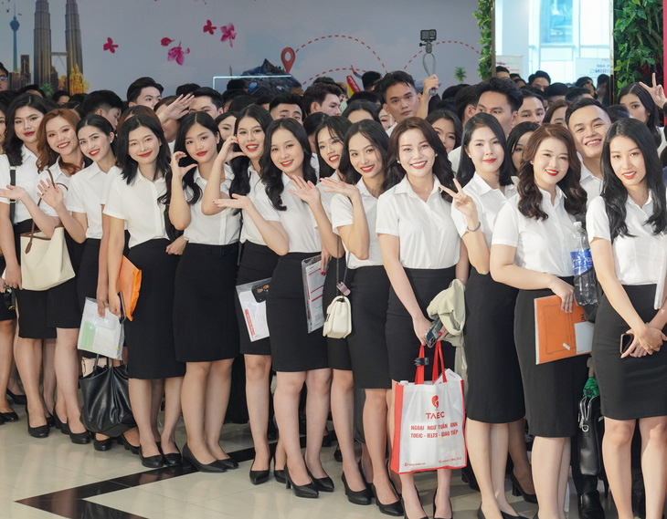 Dàn ứng viên xinh đẹp rạng rỡ khuấy động ngày hội việc làm lớn nhất năm của Vietjet - Ảnh 4.