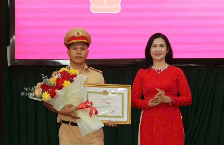 Đại úy công an hiến máu cứu nhiều em nhỏ và sản phụ - Ảnh 4.