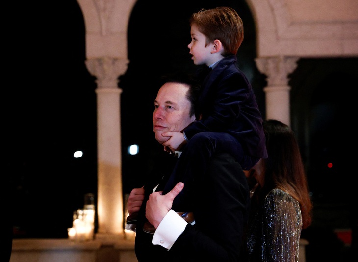 Tỉ phú Elon Musk chuyển đến khu nghỉ dưỡng Mar-a-Lago làm hàng xóm ông Trump - Ảnh 1.