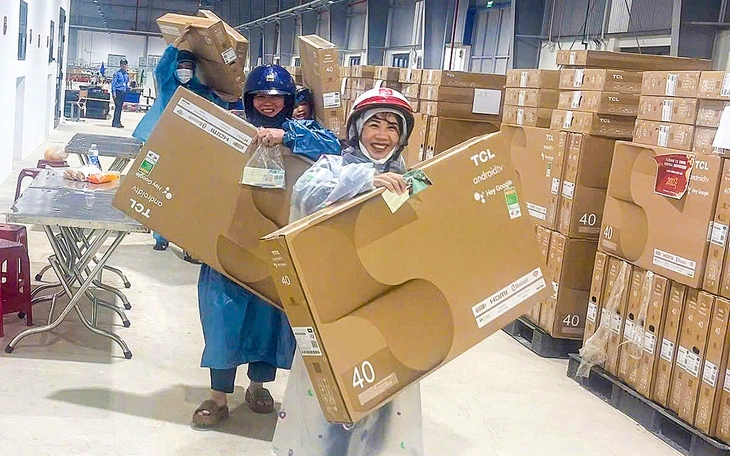 Công ty tặng 4.400 công nhân mỗi người một tivi: Văn hóa doanh nghiệp qua thưởng Tết - Ảnh 1.
