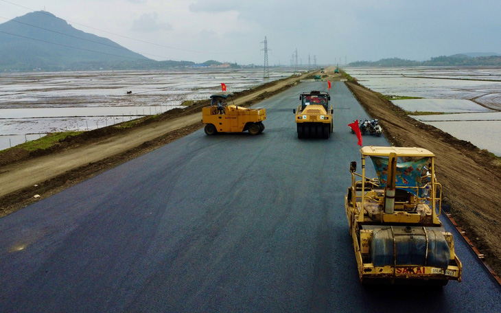 Bộ trưởng Bộ Giao thông Vận tải: Nỗ lực đưa cao tốc Quảng Ngãi - Hoài Nhơn vượt tiến độ - Ảnh 5.