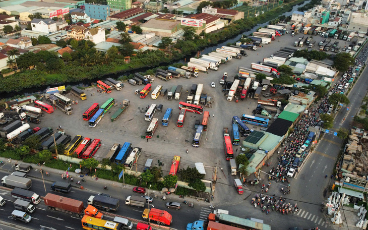 Phó chủ tịch UBND quận Bình Tân: "Bãi xe 39 hoạt động không phép, vi phạm quy định sử dụng đất" - Ảnh 4.