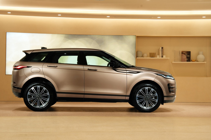 Range Rover Evoque 2025 ra mắt Việt Nam: Giá từ 2,9 tỉ, máy hybrid, camera 'xịn' nhất phân khúc - Ảnh 4.