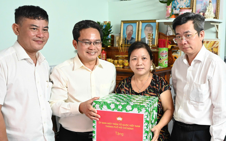 TP.HCM: Bữa cơm “Xuân đoàn kết, Tết nghĩa tình” với hơn 800 người dân tham dự  - Ảnh 6.