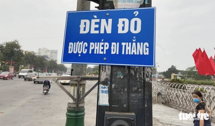 'Chuyện lạ' ở TP Vinh: Đèn đỏ được đi thẳng, vì sao? - Ảnh 4.