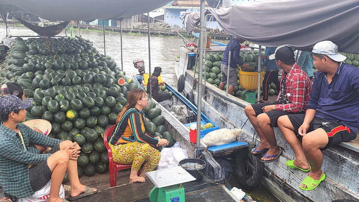 Trăm năm lênh đênh chợ nổi miền Tây - Kỳ 3: Khách thương hồ, đời người phận sông - Ảnh 1.