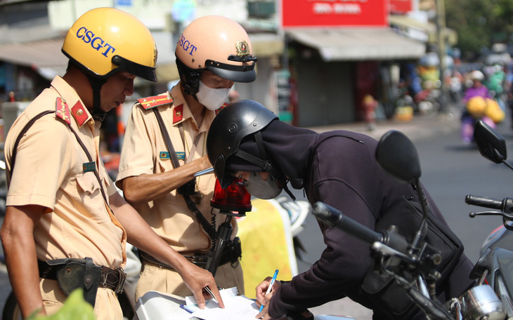 Thủ tướng yêu cầu phòng ngừa, ngăn chặn ùn tắc và tai nạn giao thông - Ảnh 3.