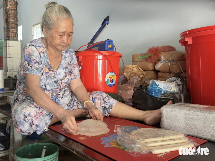 Làng bánh tráng Thạnh Hưng trăm năm có nguy cơ bị xóa sổ? - Ảnh 3.