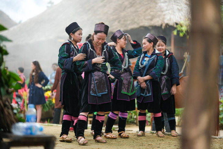 100 nghệ nhân cùng ‘Yêu nhầm bạn thân’ mang bản mây Fansipan lên màn ảnh rộng - Ảnh 2.