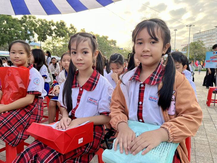 Thanh niên Cần Thơ mang Tết sớm cho thiếu nhi nghèo - Ảnh 2.