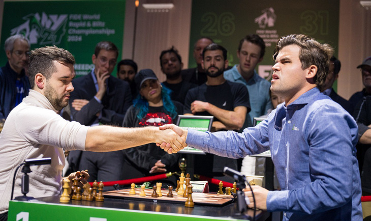 Vua cờ Carlsen ‘cầu hòa’ chia sẻ danh hiệu vô địch thế giới gây tranh cãi - Ảnh 2.