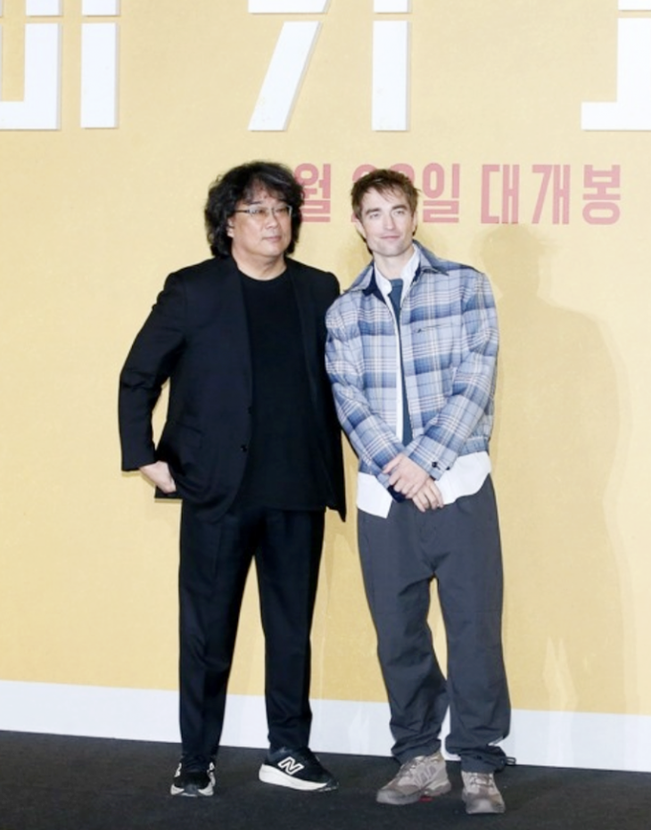 Robert Pattinson khen đạo diễn Bong Joon Ho hết nấc - Ảnh 1.